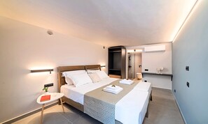 5 bedrooms, in-room safe, iron/ironing board, travel cot