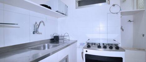 Køleskab, mikrobølgeovn, ovn, brødrister