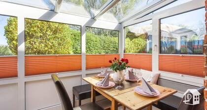 Exclusive apartment with rural idyll, approx. 850m from the beach -