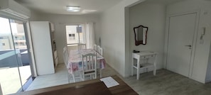 Deluxe Apartment | Dining room