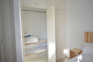 1 Schlafzimmer, Schreibtisch, WLAN, Bettwäsche