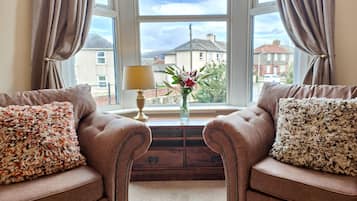 Cottage | Living area