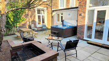 Cottage | Outdoor dining