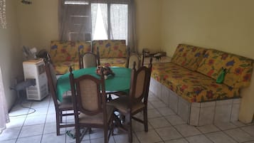 Family House, 2 Bedrooms | Free WiFi, bed sheets