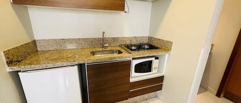 Apartment | Private kitchen | Microwave, cookware/dishes/utensils