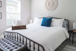 3 bedrooms, iron/ironing board, travel cot, WiFi - 3/2 Downtown Lakeland Family & Pet Friendly Home (Lakeland)