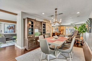 Dining - Upscale w/ Views, Fireplace, Close to Ski Resorts (Salt Lake City)