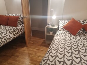 4 Schlafzimmer, Bügeleisen/Bügelbrett, kostenloses WLAN, Bettwäsche