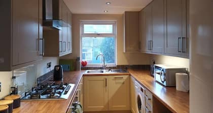 La La Land Derby 4 bedrooms townhouse near Pride Park