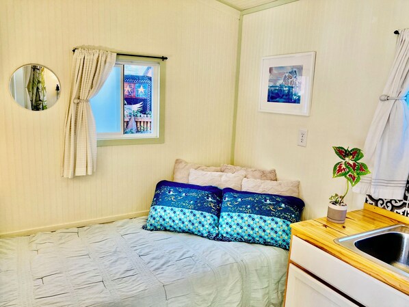 WiFi, bed sheets