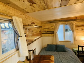 1 bedroom, desk, free WiFi, bed sheets