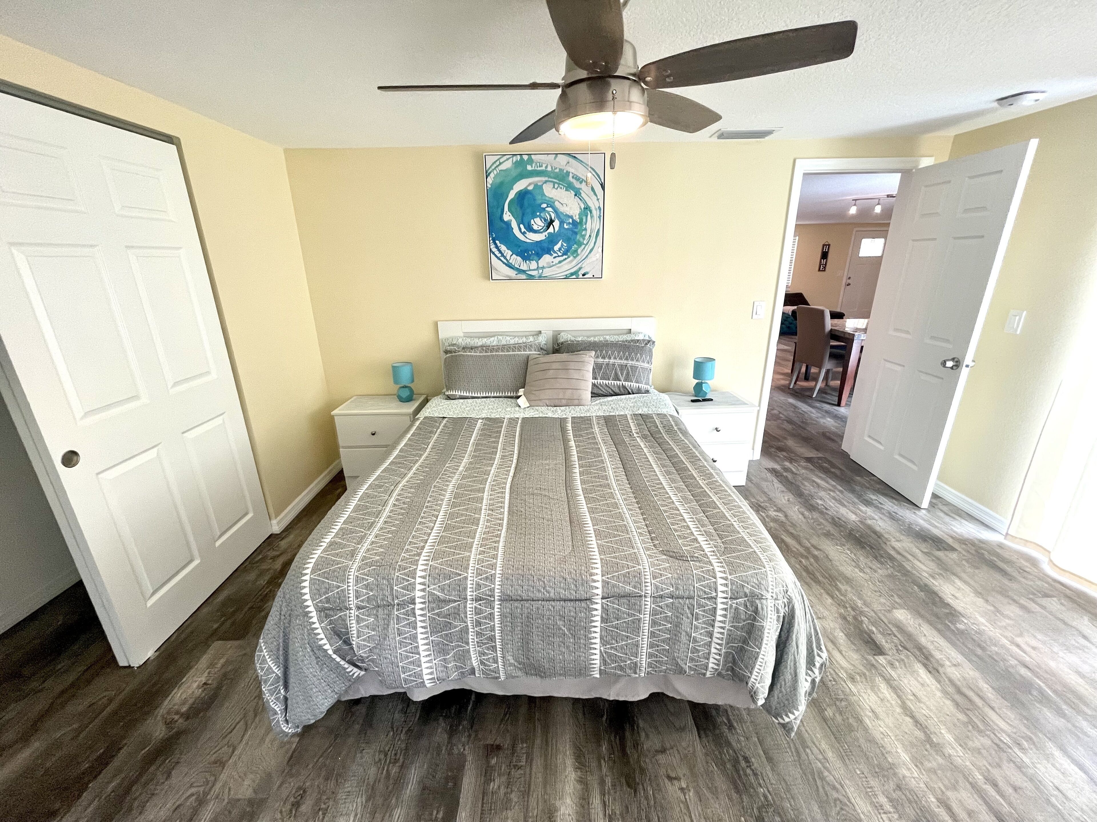 3 bedrooms, desk, iron/ironing board, travel crib