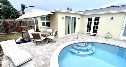 Private House with Heated Pool, Close to Attractions!