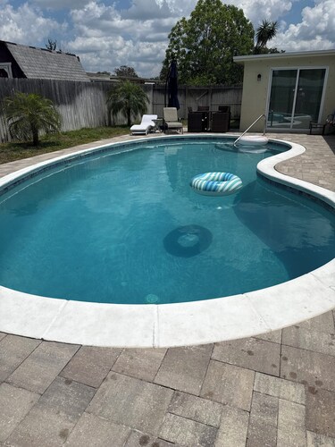 Private House with Heated Pool, Close to Attractions!