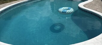 Private House with Heated Pool, Close to Attractions!