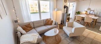 Newly built vacation home with many highlights (sauna, fireplace and first lake location)