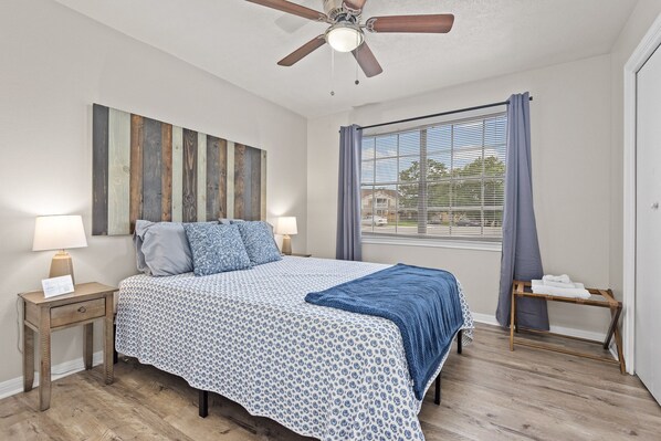 4 bedrooms, iron/ironing board, WiFi, bed sheets