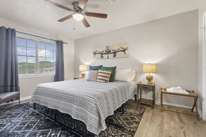 4 habitaciones, tabla de planchar con plancha, wifi y ropa de cama 