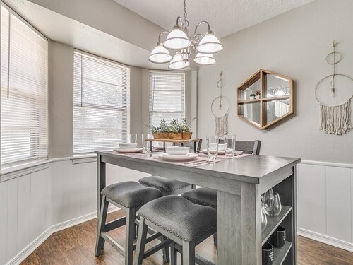 7 mil->Softball HOF-Near Tinker AFB- Full Kitchen-Fenced Bkyd-Garage-W/D-Dogs