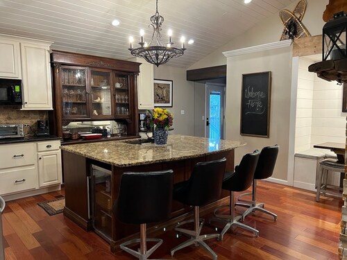 Large Lakehouse with hot tub. walk to public beach in Twin Lakes WI