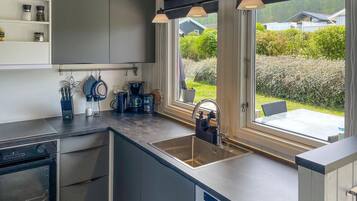 Køleskab, ovn, kogeplade, opvaskemaskine