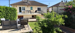 Outdoor dining - Cosy house with fireplace (Oysonville)
