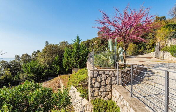 Property grounds - Amazing apartment in Moscenicka Draga (Moscenicka Draga)