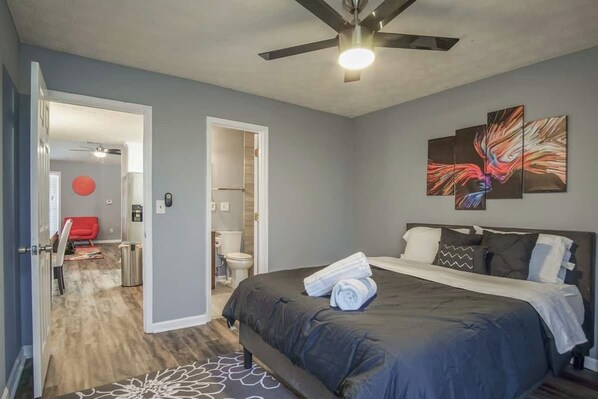 2 bedrooms, iron/ironing board, WiFi