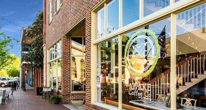 The Rosewood Townhouse - 10 mins to horse park!