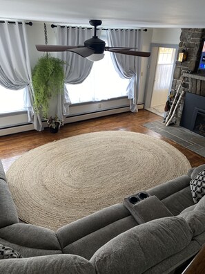 Interior - The Big House at Elk Creek Escape (Hillsgrove)