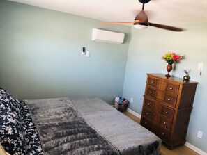 1 bedroom, in-room safe, iron/ironing board, free WiFi