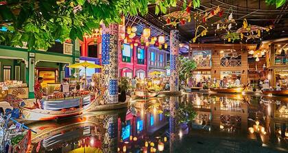 Entire Condo 5 min walk to Iconsiam/BTS Klongsan Super fast wifi