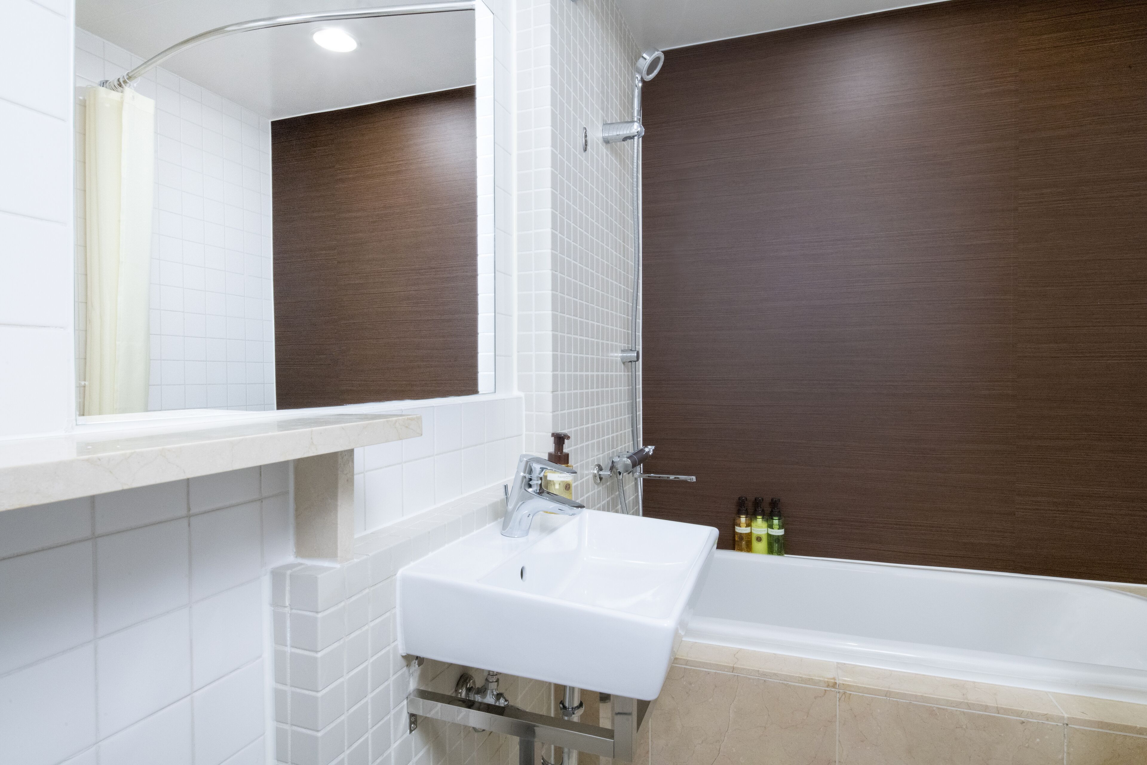 Photo - Mystays Nishi Shinjuku Hotel