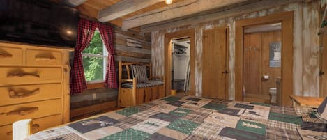 5 bedrooms, iron/ironing board, WiFi, bed sheets