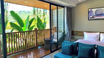 Suite, balcon, vue montagne | Literie de qualité supérieure, minibar, coffres-forts dans les chambres