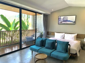 스위트, 발코니, 산 전망 | 고급 침구, 미니바, 객실 내 금고, 암막 커튼