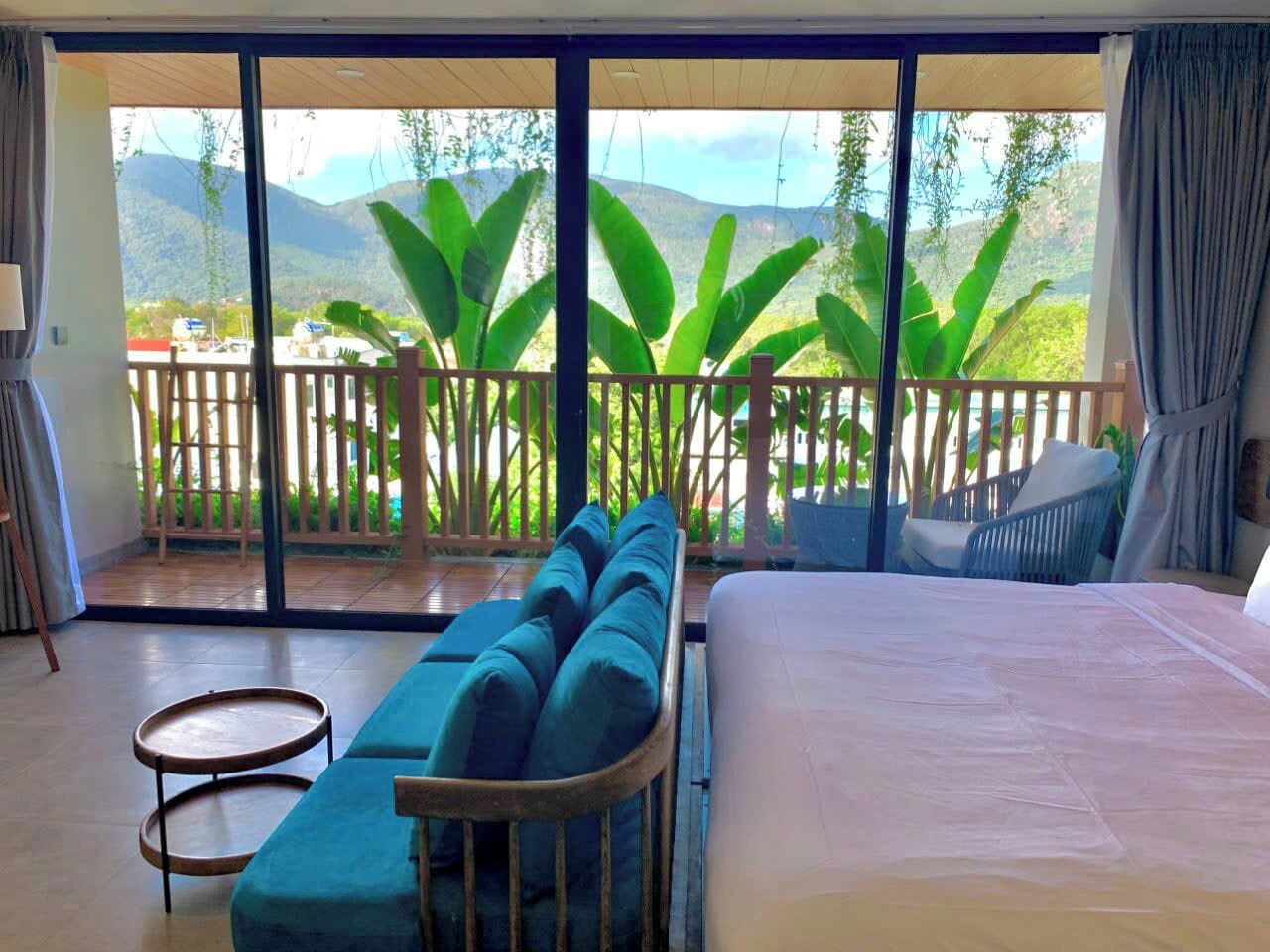 Suite, balcon, vue montagne | Literie de qualité supérieure, minibar, coffres-forts dans les chambres
