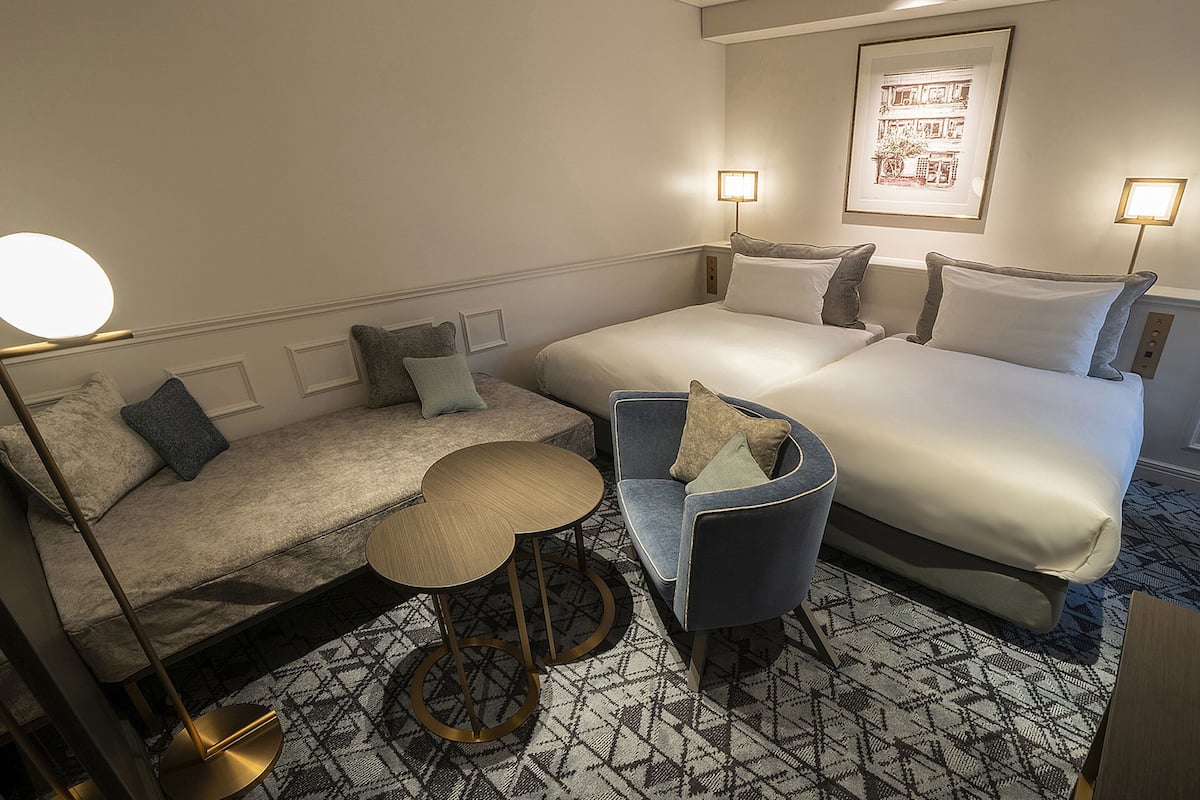 Deluxe Twin kamer, niet-roken (Triple) | Een kluis op de kamer, verduisterende gordijnen, gratis wifi, beddengoed