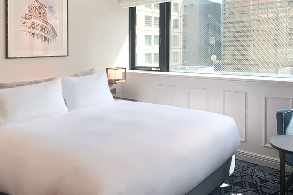 Kamer, 1 queensize bed, niet-roken | Een kluis op de kamer, verduisterende gordijnen, gratis wifi, beddengoed