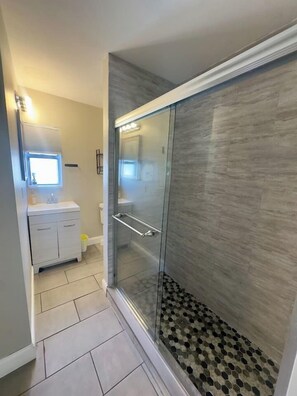 Hair dryer, towels, soap, shampoo - Sunshine & Chill - 1 Bd Apt near the beach (Clearwater)