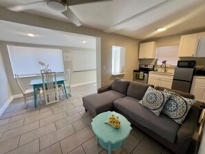 TV - Sunshine & Chill - 1 Bd Apt near the beach (Clearwater)