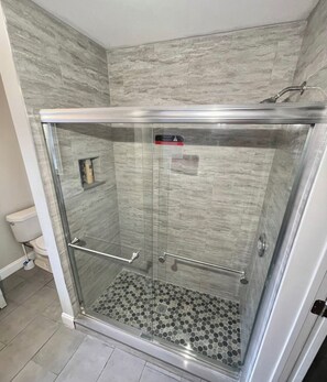 Hårføner, håndklær, såpe og sjampo