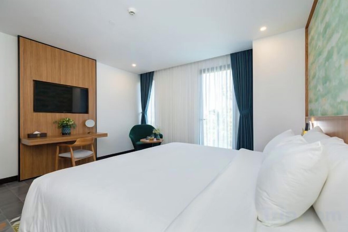 Escritorio, wifi gratis y ropa de cama