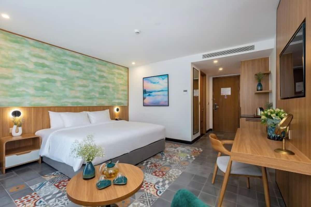 Desk, WiFi (free), bed sheets