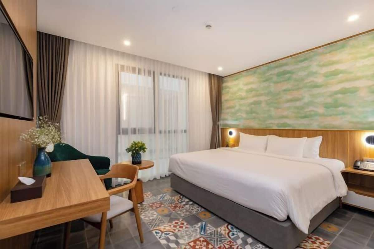 Desk, WiFi (free), bed sheets