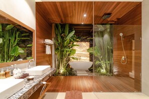 VILLA KAMU | Baño | Artículos de higiene personal gratuitos, secador de pelo y albornoces
