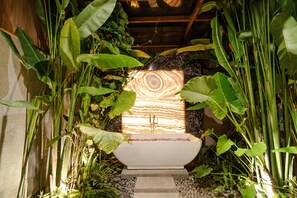 VILLA KAMU | Kamar mandi | Perlengkapan mandi gratis, pengering rambut, jubah mandi, dan sandal