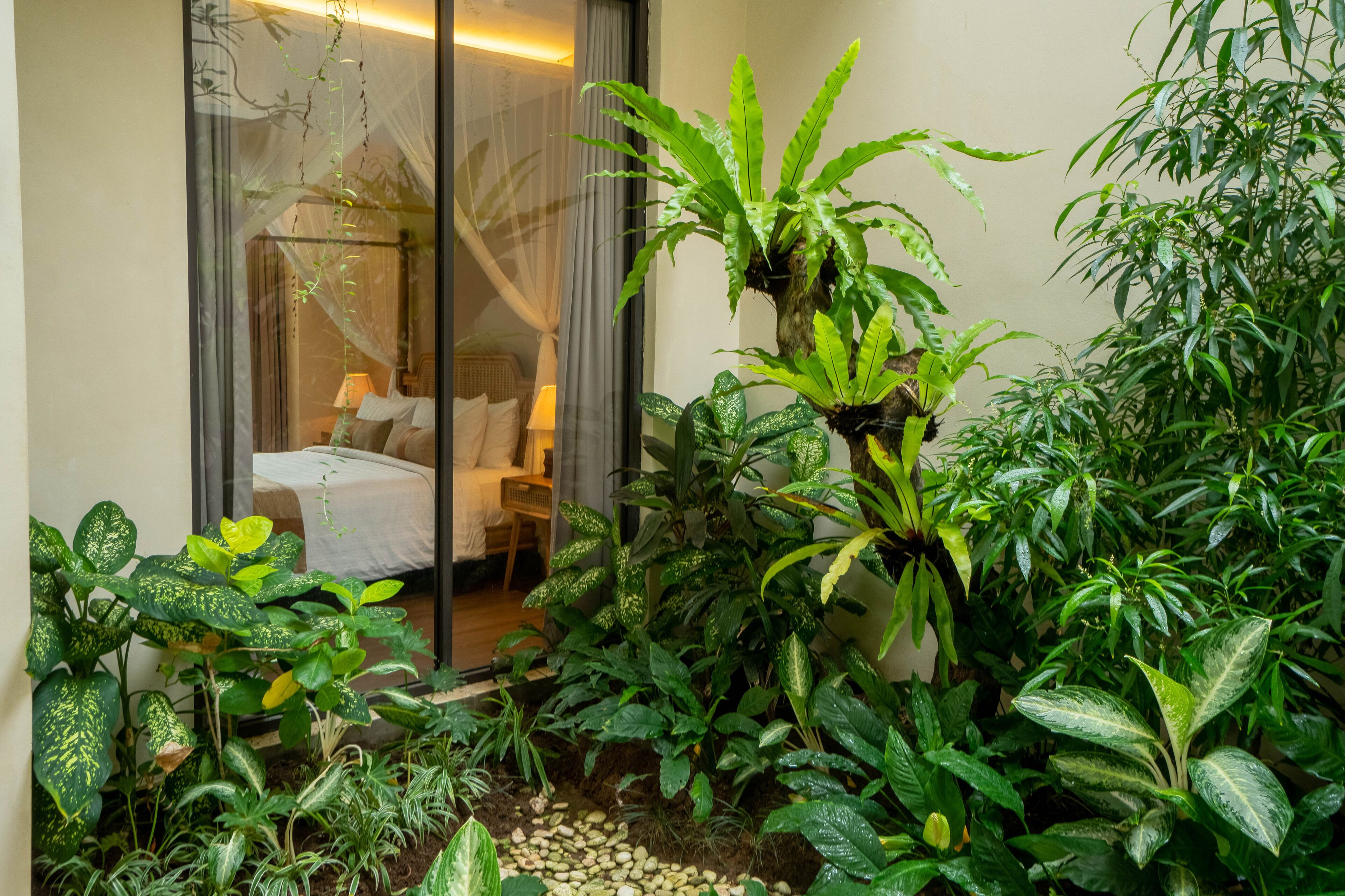 VILLA AKU | Egyptian cotton sheets, premium bedding, desk, laptop workspace