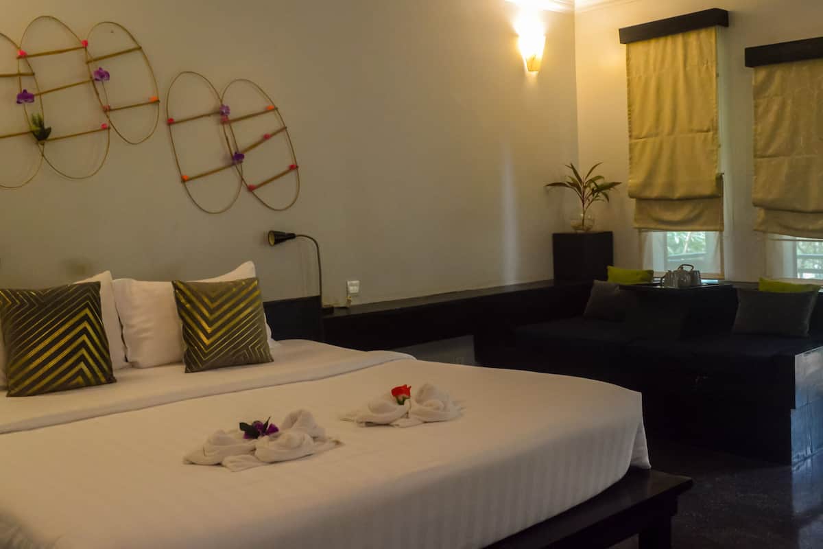 Family Double Room | Desk, free WiFi, bed sheets
