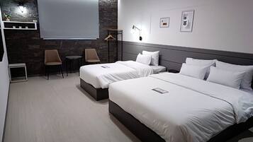 Camera Premium con 2 letti singoli | Una scrivania, postazione laptop, insonorizzazione, ferro/asse da stiro